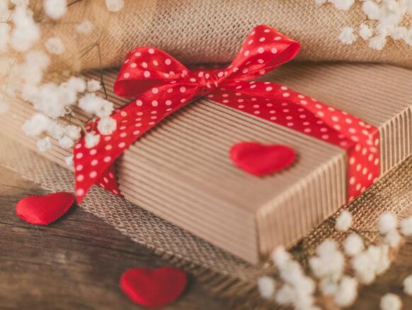 情侣礼品店的发展前景如何，赚到百万的情侣礼品店案例分享